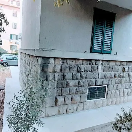 Sole Macula Apartment Split